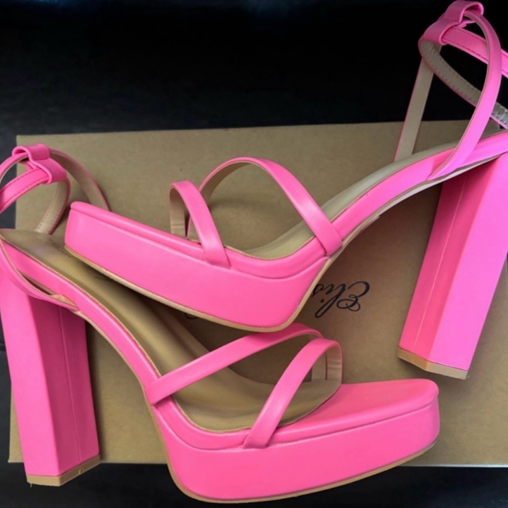 Chic Strappy Heels! Perfectly Pink. 💕